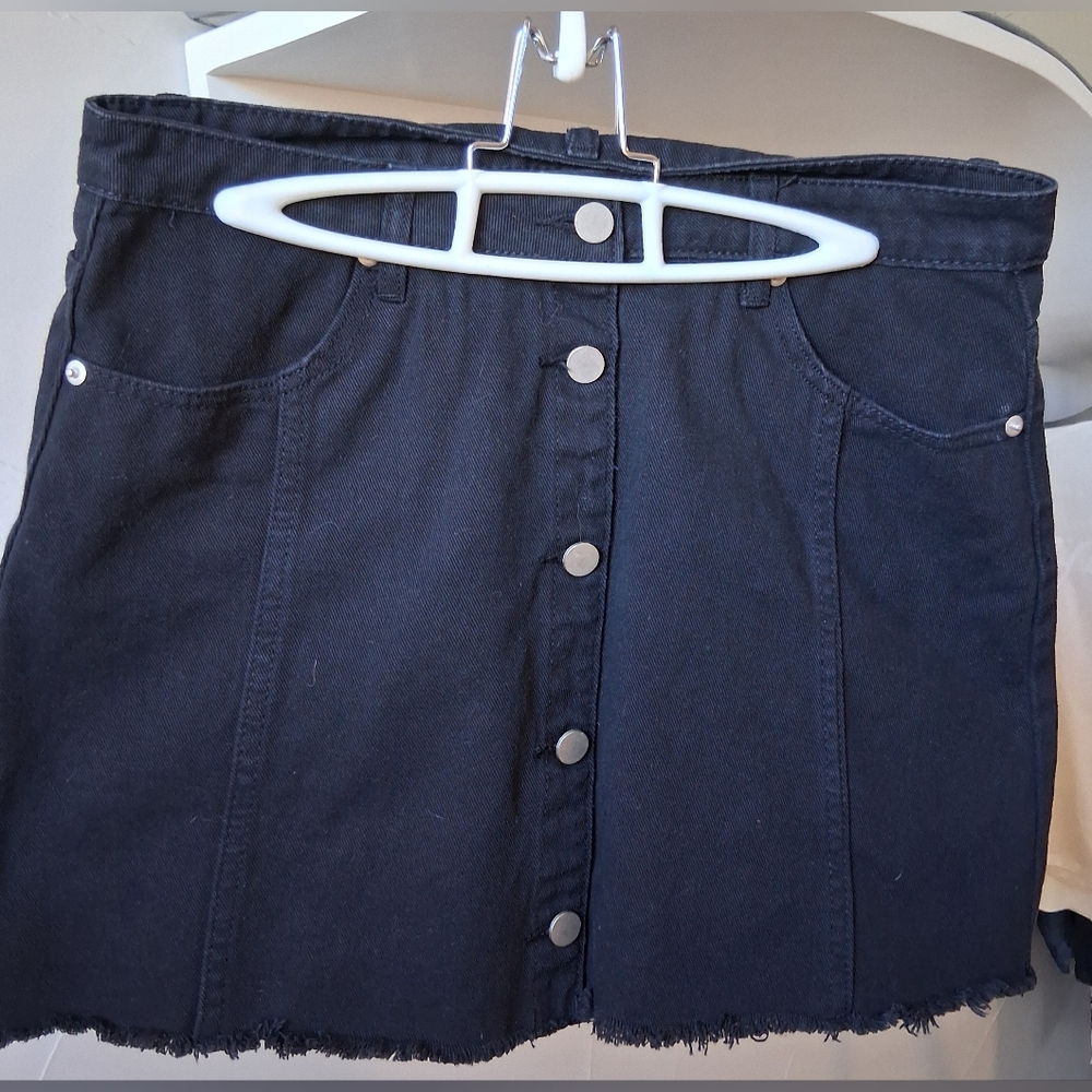 I ❤️Joah Black Denim Button-Up Skirt With Fringe Hem